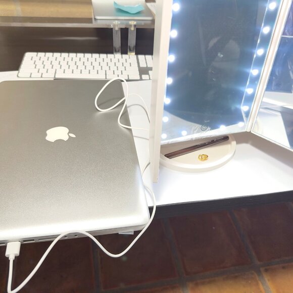 MAKEUP VANITY MIRROR LED Lights. 2X, 3X, 10X Magnification. USB CHARGING CABLE - Picture 15 of 16